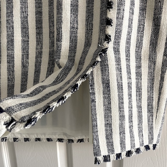 Banana Republic Stripe Tweed Pencil Skirt in Blue and Cream (size 8) - Picture 7 of 8